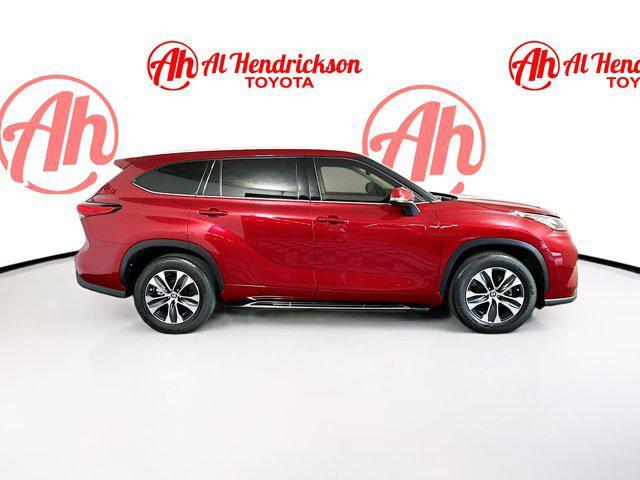 used 2022 Toyota Highlander car, priced at $32,877