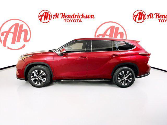 used 2022 Toyota Highlander car, priced at $32,877