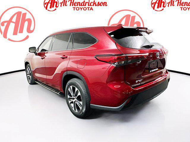 used 2022 Toyota Highlander car, priced at $32,877