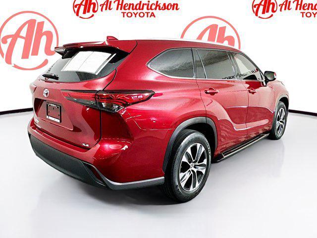 used 2022 Toyota Highlander car, priced at $32,877