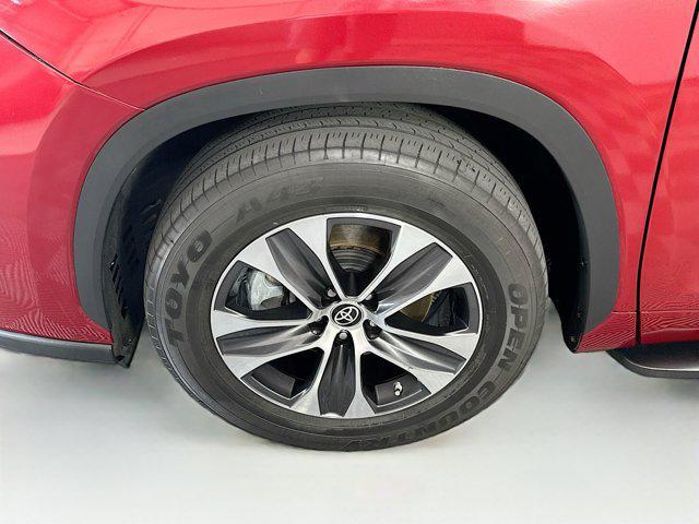 used 2022 Toyota Highlander car, priced at $32,877