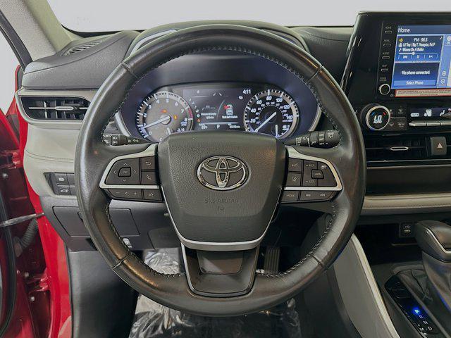 used 2022 Toyota Highlander car, priced at $32,877