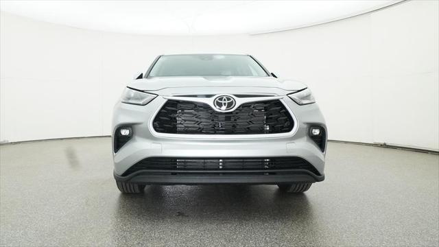 new 2025 Toyota Highlander car, priced at $42,617