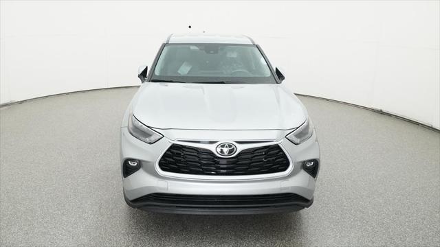 new 2025 Toyota Highlander car, priced at $42,617