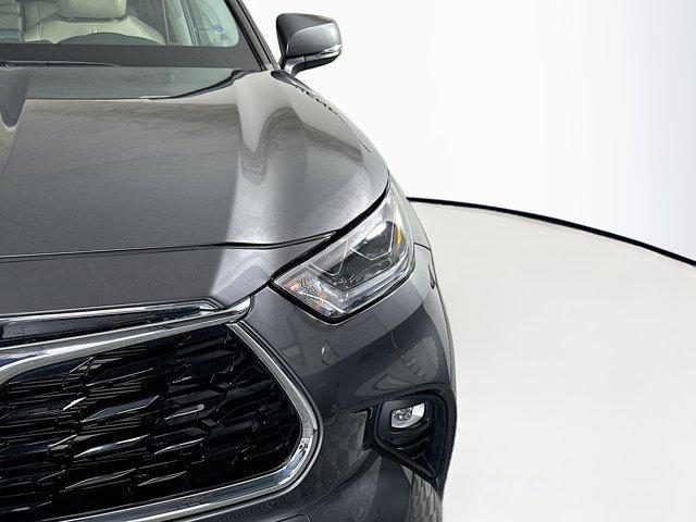 used 2021 Toyota Highlander Hybrid car, priced at $34,977