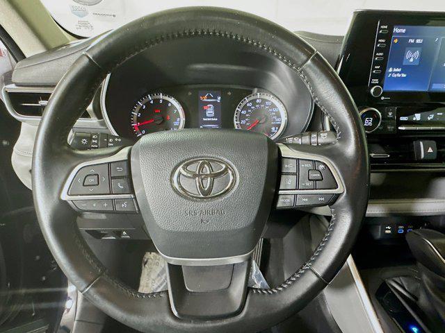used 2022 Toyota Highlander car, priced at $28,999
