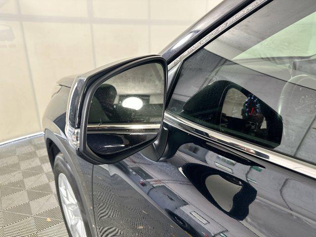 used 2022 Toyota Highlander car, priced at $28,999