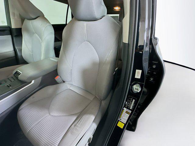 used 2022 Toyota Highlander car, priced at $28,999