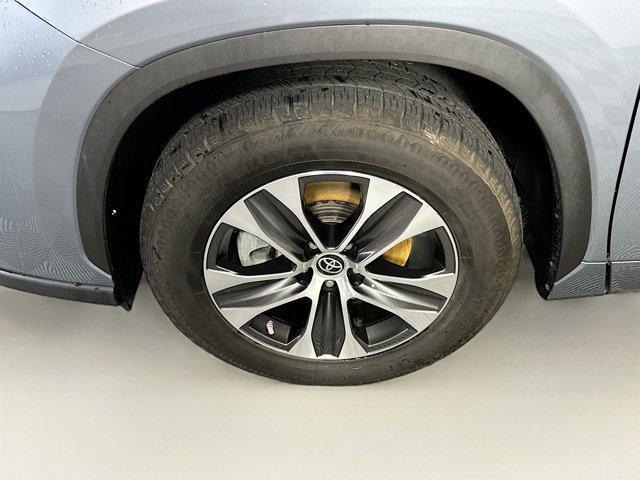 used 2021 Toyota Highlander car, priced at $29,477