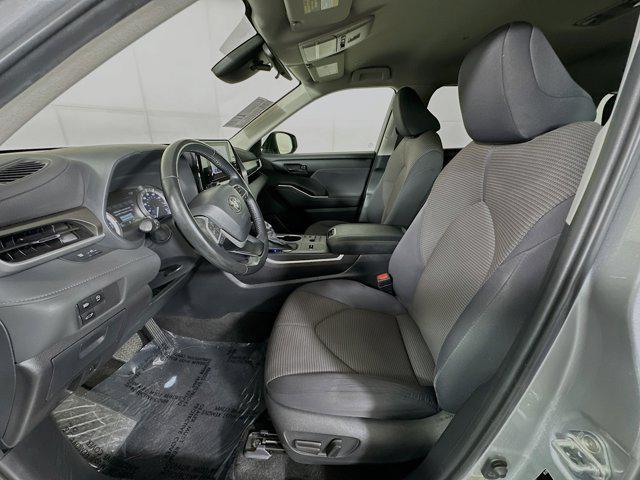 used 2024 Toyota Highlander car, priced at $30,999