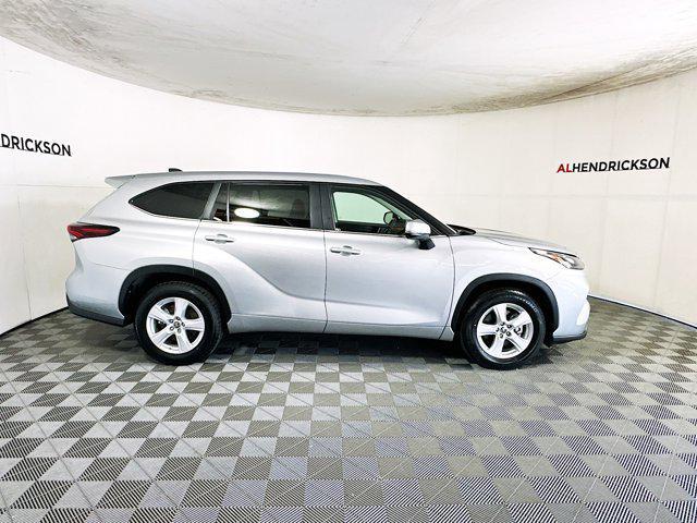 used 2024 Toyota Highlander car, priced at $30,999