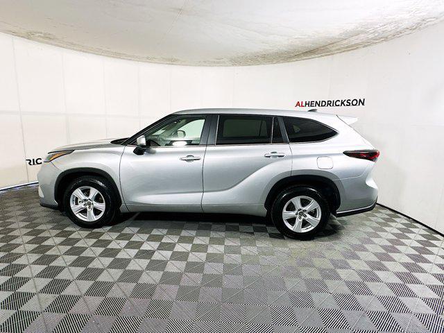 used 2024 Toyota Highlander car, priced at $30,999