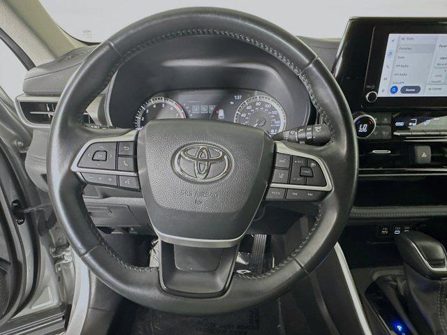 used 2024 Toyota Highlander car, priced at $30,999