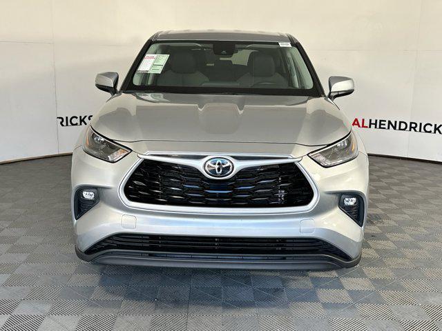 used 2024 Toyota Highlander car, priced at $29,977