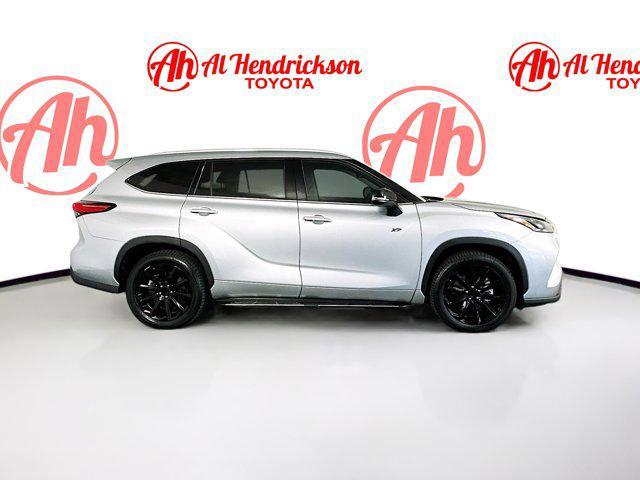 used 2022 Toyota Highlander Hybrid car, priced at $35,977