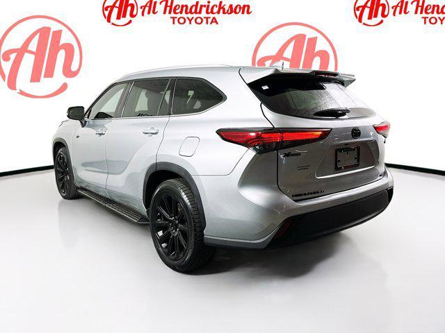 used 2022 Toyota Highlander Hybrid car, priced at $35,977