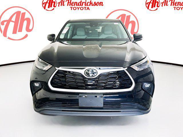 used 2023 Toyota Highlander car, priced at $30,886