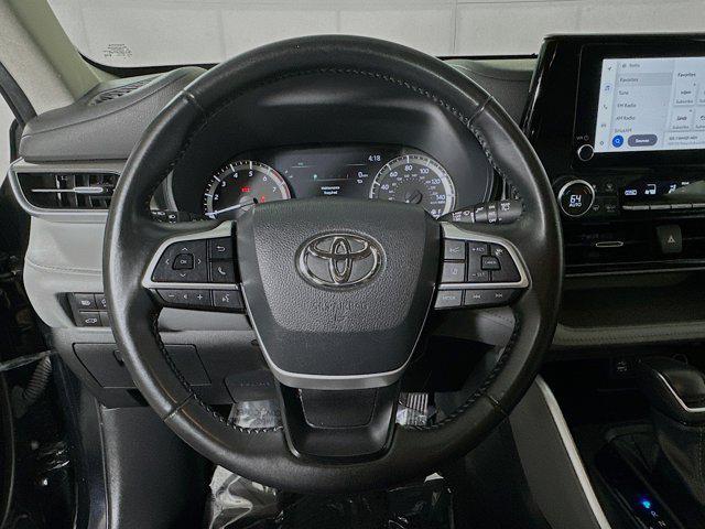 used 2023 Toyota Highlander car, priced at $30,886