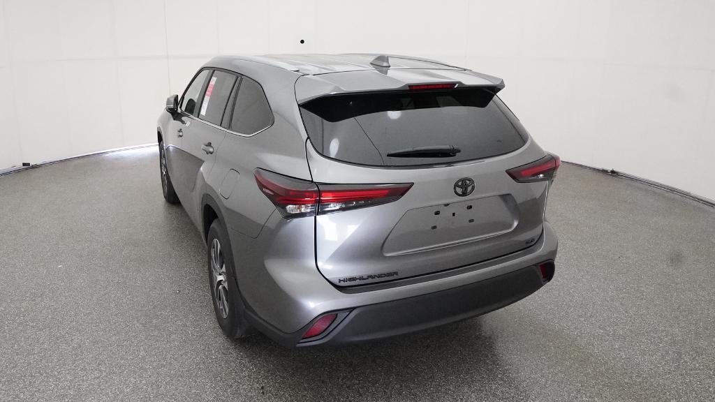 new 2025 Toyota Highlander car, priced at $48,673