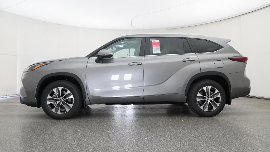 new 2025 Toyota Highlander car, priced at $48,673