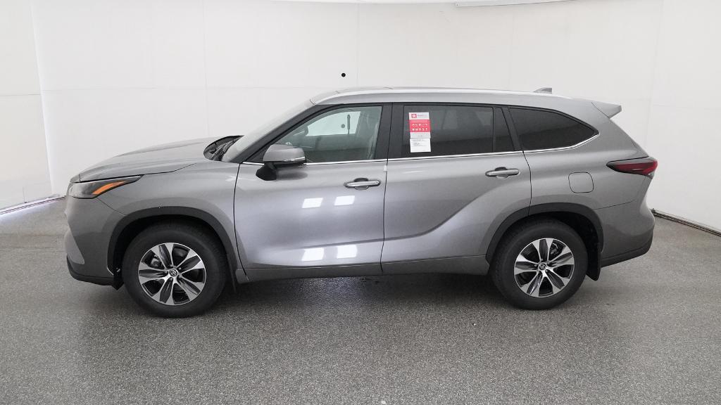 new 2025 Toyota Highlander car, priced at $48,673