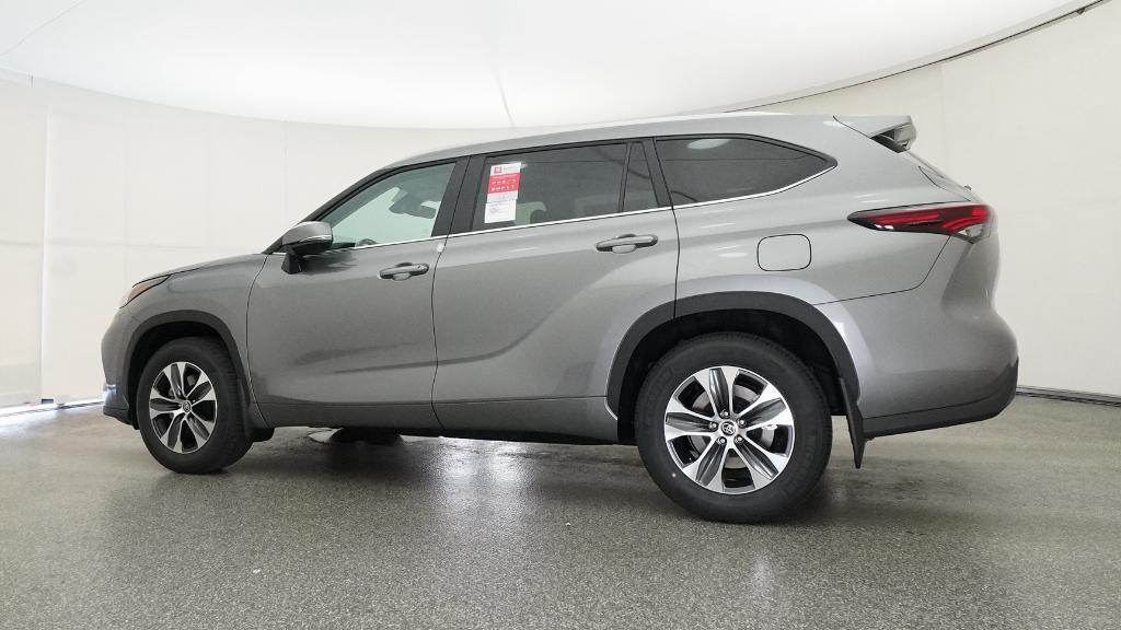 new 2025 Toyota Highlander car, priced at $48,673