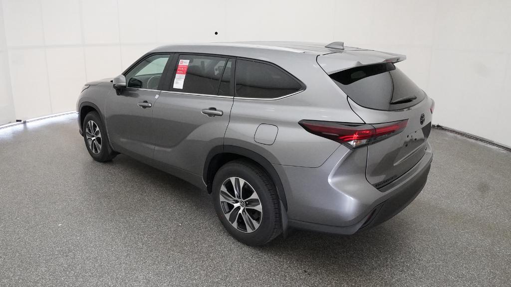 new 2025 Toyota Highlander car, priced at $48,673