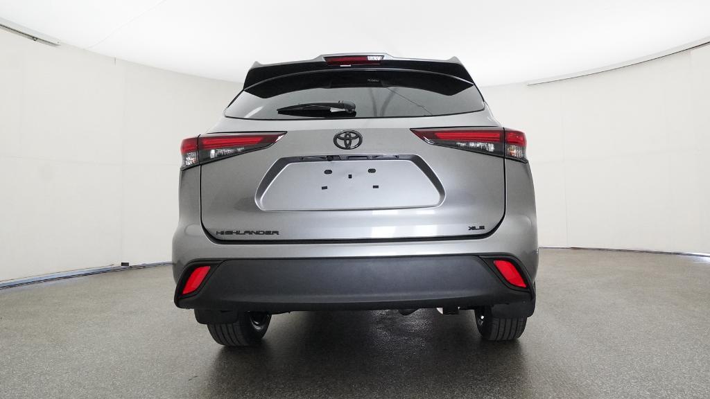 new 2025 Toyota Highlander car, priced at $48,673