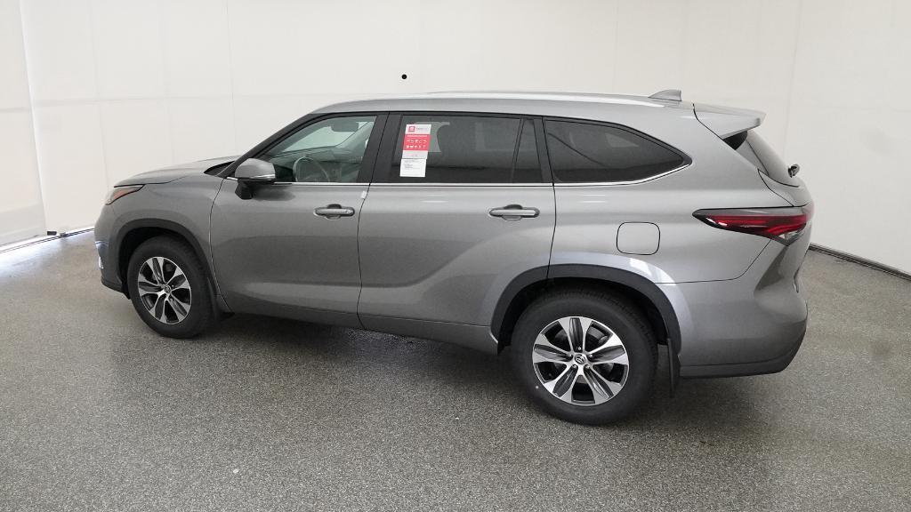 new 2025 Toyota Highlander car, priced at $48,673