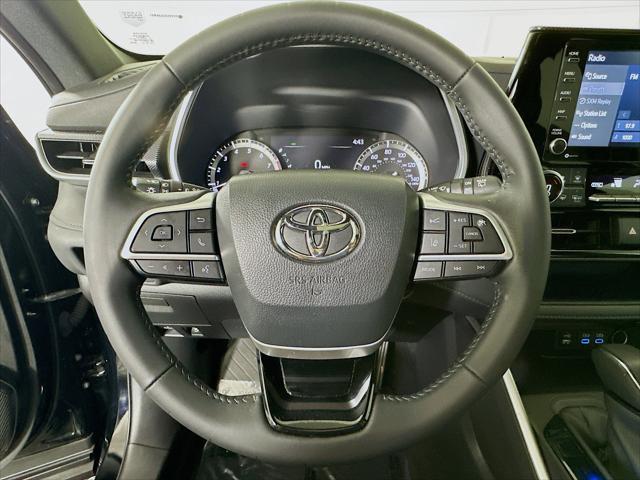 used 2022 Toyota Highlander car, priced at $34,321