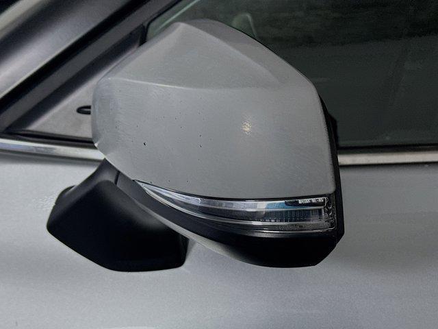 used 2024 Toyota Highlander car, priced at $30,999