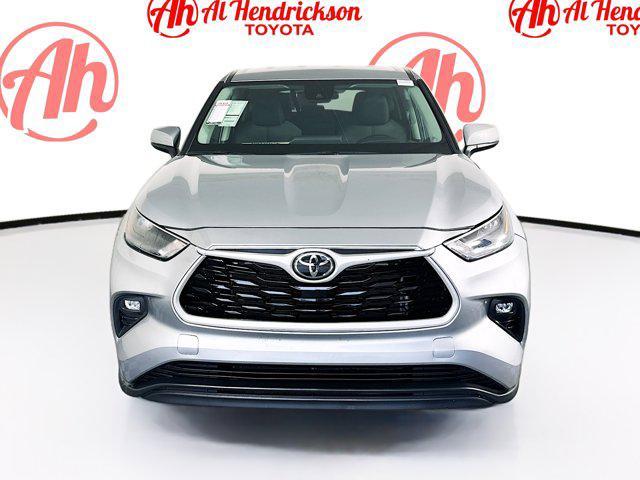 used 2024 Toyota Highlander car, priced at $30,999