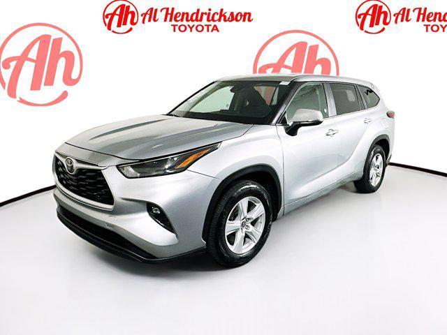 used 2024 Toyota Highlander car, priced at $30,999