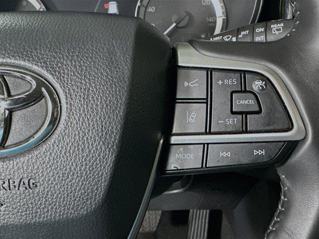 used 2024 Toyota Highlander car, priced at $30,999