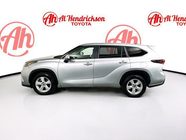 used 2024 Toyota Highlander car, priced at $30,999