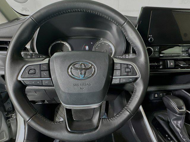 used 2024 Toyota Highlander car, priced at $30,999