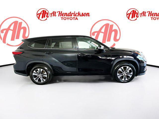 used 2022 Toyota Highlander car, priced at $29,977