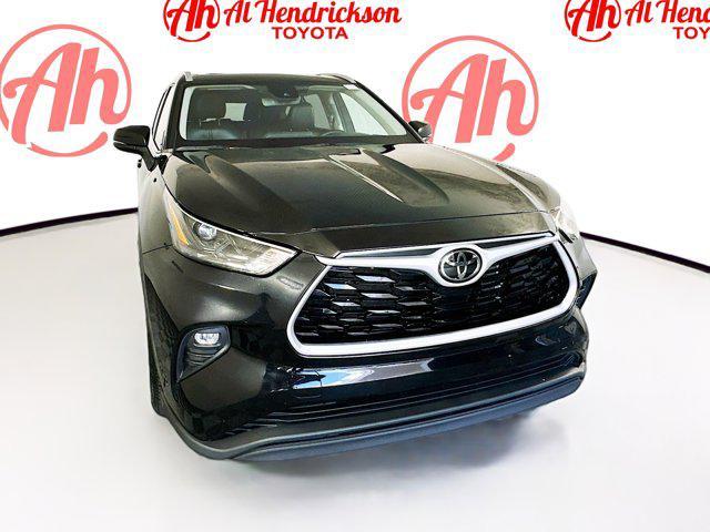 used 2022 Toyota Highlander car, priced at $29,977