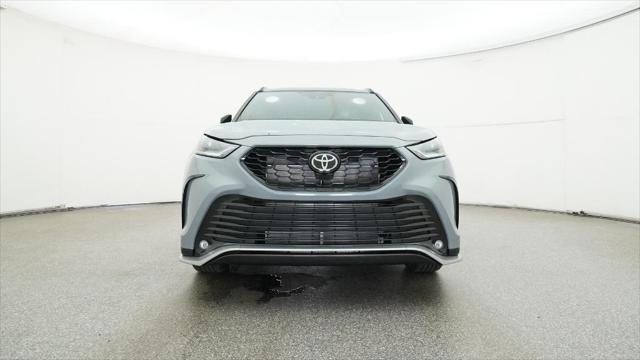 new 2025 Toyota Highlander car, priced at $52,728