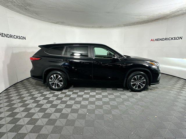 used 2023 Toyota Highlander car, priced at $32,477