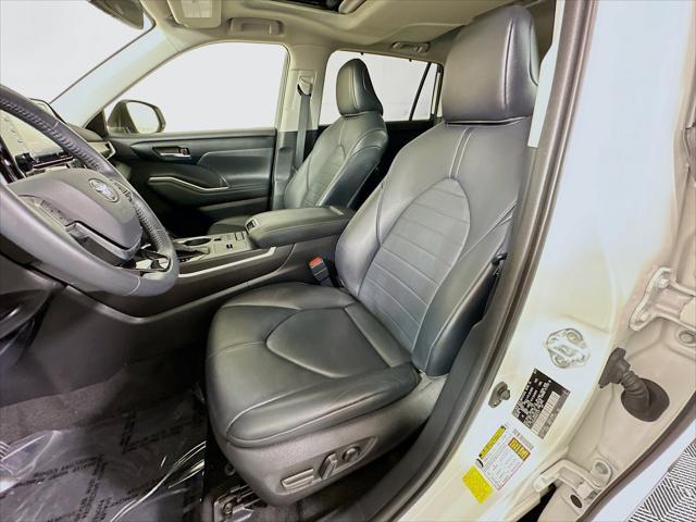used 2021 Toyota Highlander car, priced at $30,999