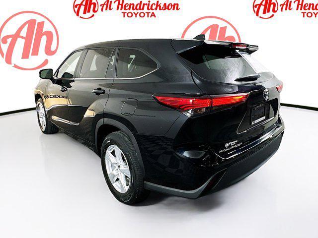 used 2023 Toyota Highlander car, priced at $30,977