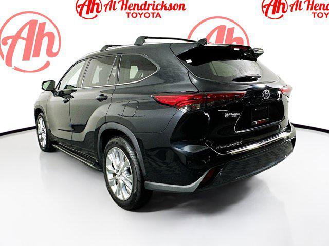 used 2022 Toyota Highlander Hybrid car