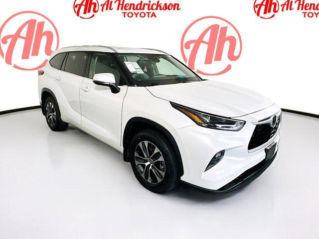 used 2022 Toyota Highlander car, priced at $32,977