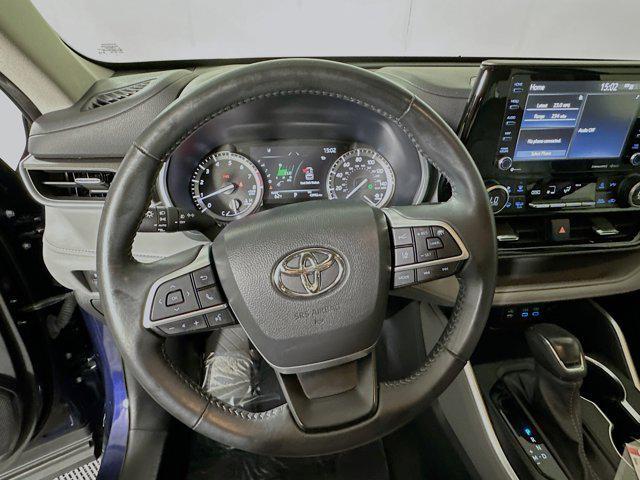 used 2022 Toyota Highlander car, priced at $30,977