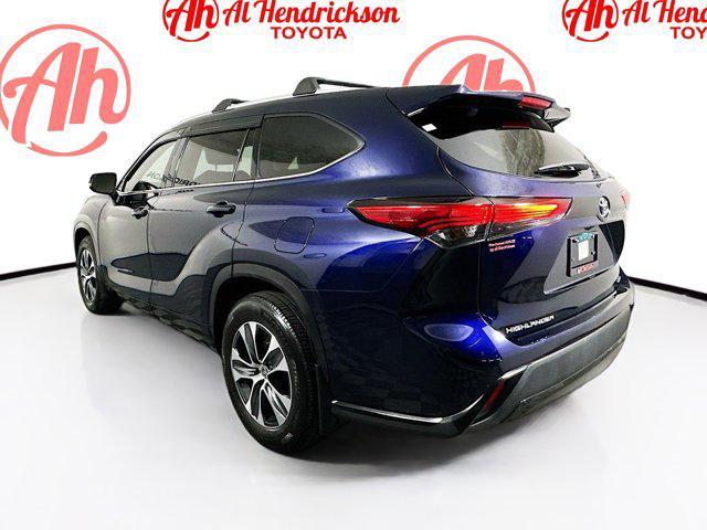 used 2022 Toyota Highlander car, priced at $30,977