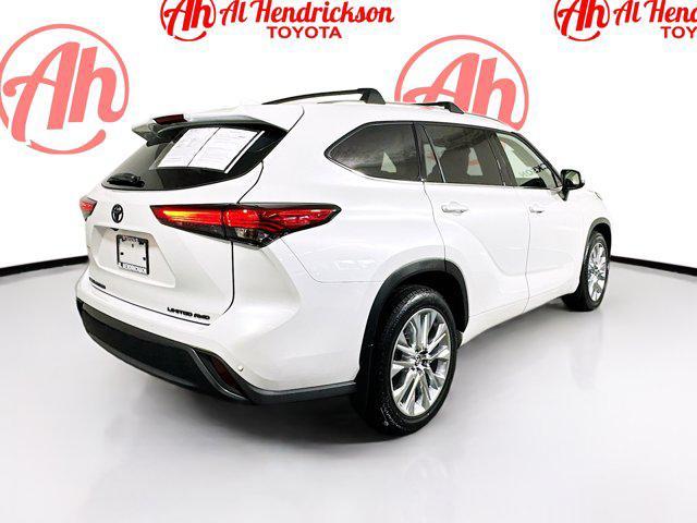 used 2022 Toyota Highlander car, priced at $36,677