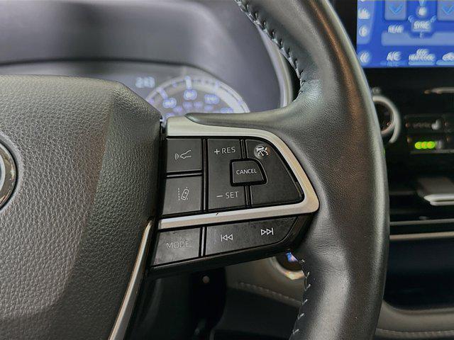 used 2022 Toyota Highlander car, priced at $36,677
