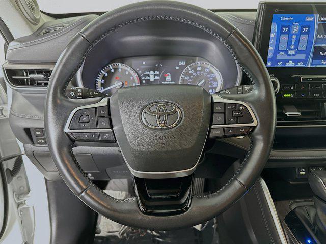 used 2022 Toyota Highlander car, priced at $36,677