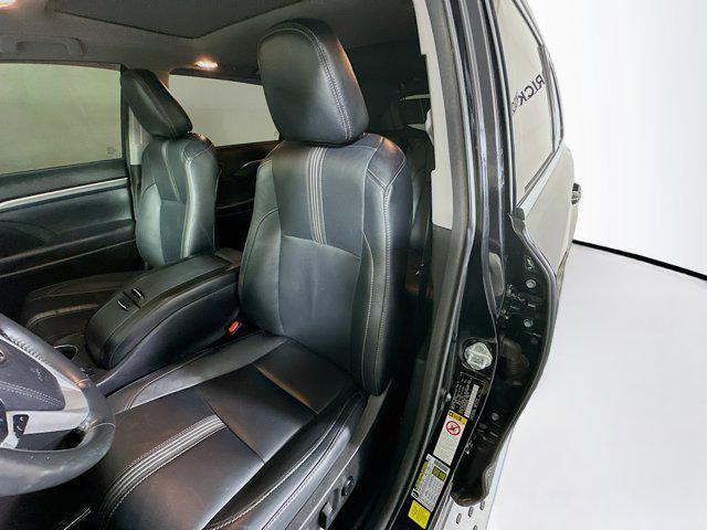 used 2018 Toyota Highlander car, priced at $21,999
